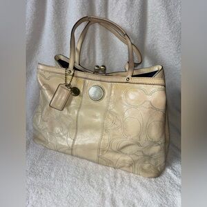 Coach Carryall Cream Kisslock Patent Leather Shoulder Tote